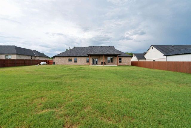 7622 NE Highland Hills Dr, Elgin, OK 73538