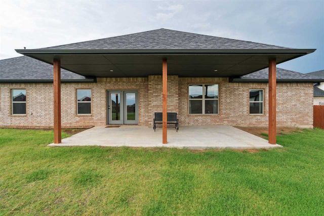 7622 NE Highland Hills Dr, Elgin, OK 73538