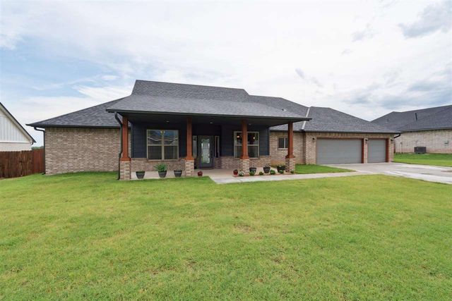 7622 NE Highland Hills Dr, Elgin, OK 73538