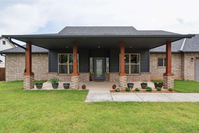 7622 NE Highland Hills Dr, Elgin, OK 73538
