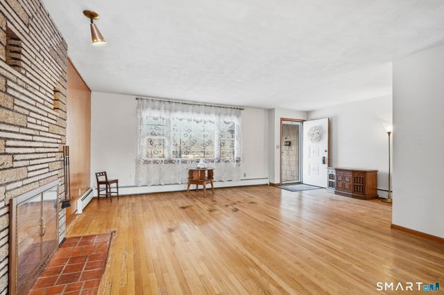 66 Bridgeview Place, Stratford, CT 06614