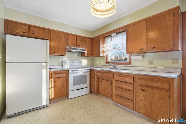 66 Bridgeview Place, Stratford, CT 06614