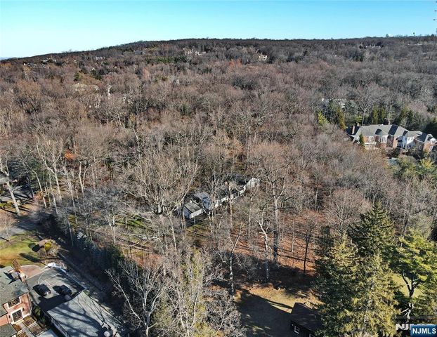 32 Litchfield Way, Alpine, NJ 07620