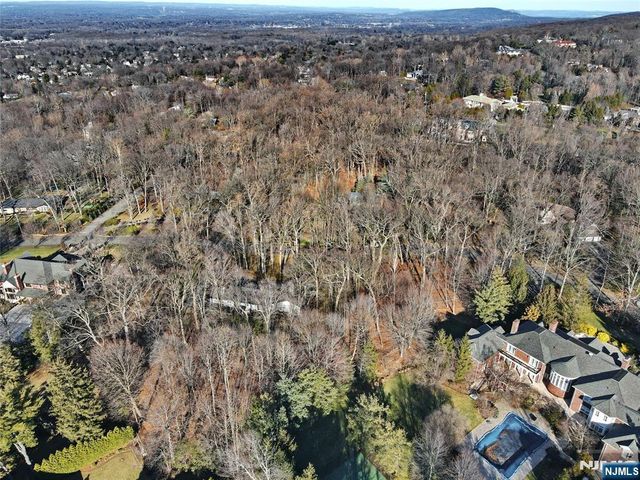 32 Litchfield Way, Alpine, NJ 07620