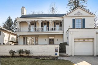 324 Davis Street, Evanston, IL 60201