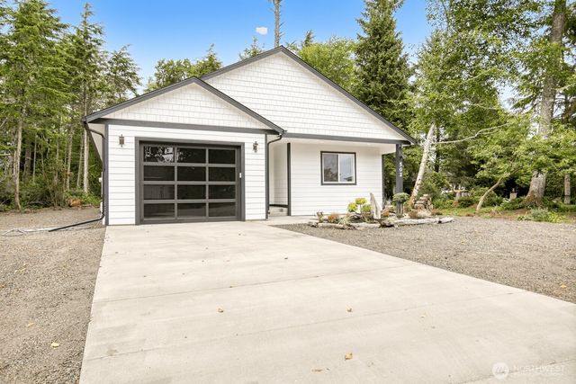 286 Seashore Street SW, Ocean Shores, WA 98569