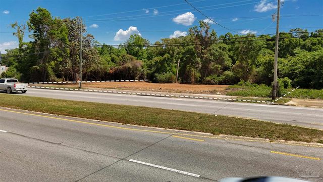 9820 N Davis Hwy, Pensacola, FL 32514
