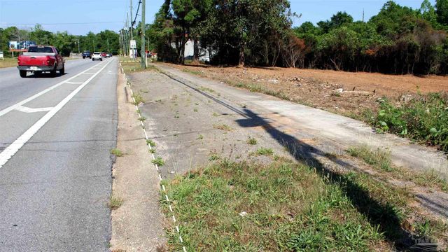9820 N Davis Hwy, Pensacola, FL 32514