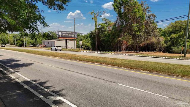 9820 N Davis Hwy, Pensacola, FL 32514