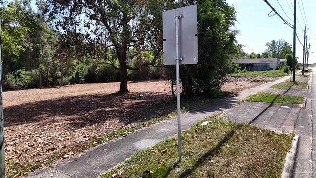 9820 N Davis Hwy, Pensacola, FL 32514