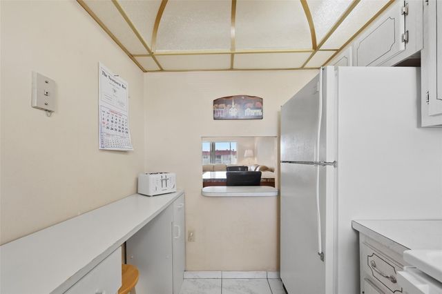 8040 N Sunrise Lakes Drive 303, Fort Lauderdale, FL 33322