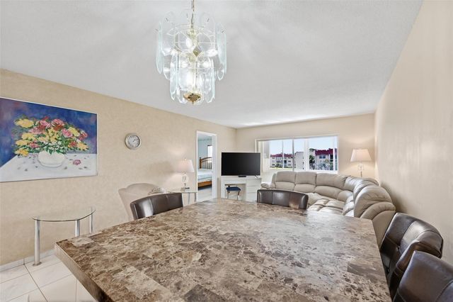 8040 N Sunrise Lakes Drive 303, Fort Lauderdale, FL 33322