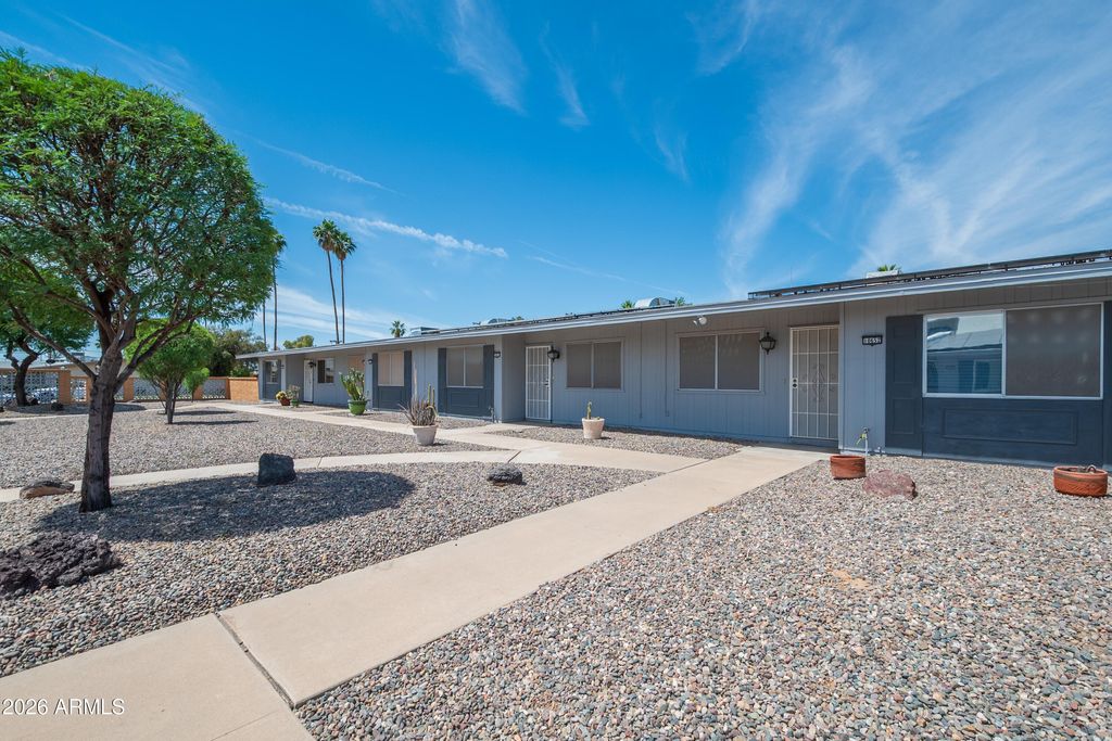 10654 W COGGINS Drive, Sun City, AZ 85351 — photo 2