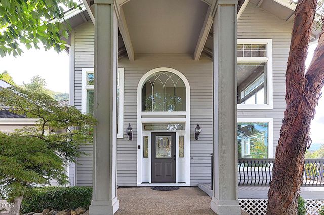 921 NE Beacon Drive, Grants Pass, OR 97526