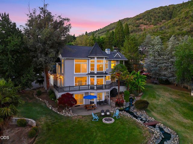 921 NE Beacon Drive, Grants Pass, OR 97526