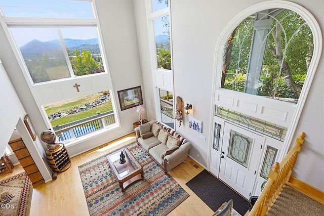 921 NE Beacon Drive, Grants Pass, OR 97526