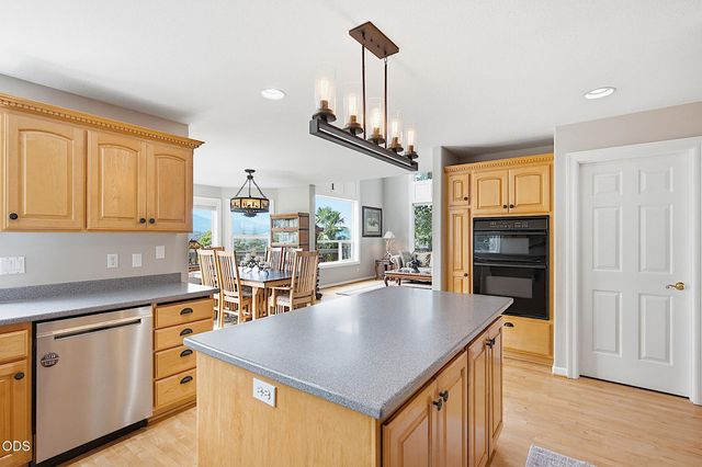 921 NE Beacon Drive, Grants Pass, OR 97526