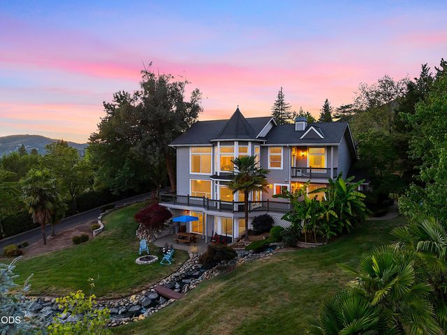 921 NE Beacon Drive, Grants Pass, OR 97526