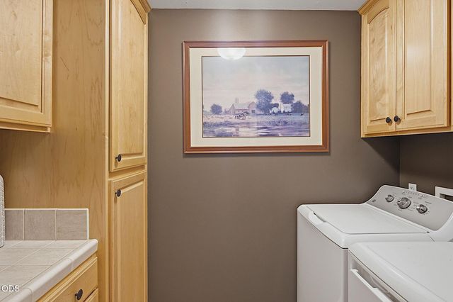 921 NE Beacon Drive, Grants Pass, OR 97526