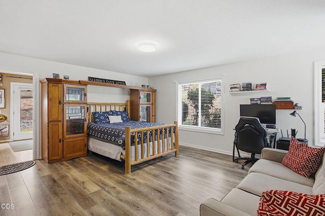921 NE Beacon Drive, Grants Pass, OR 97526