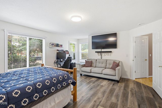 921 NE Beacon Drive, Grants Pass, OR 97526