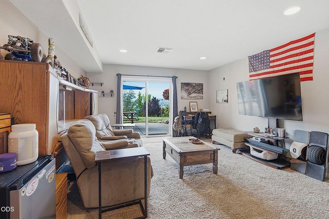 921 NE Beacon Drive, Grants Pass, OR 97526