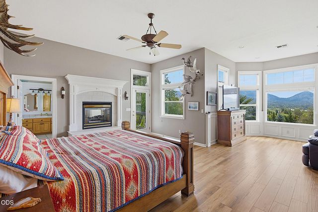 921 NE Beacon Drive, Grants Pass, OR 97526