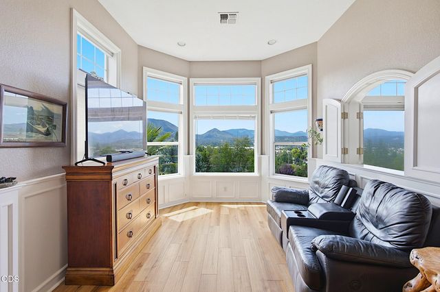 921 NE Beacon Drive, Grants Pass, OR 97526