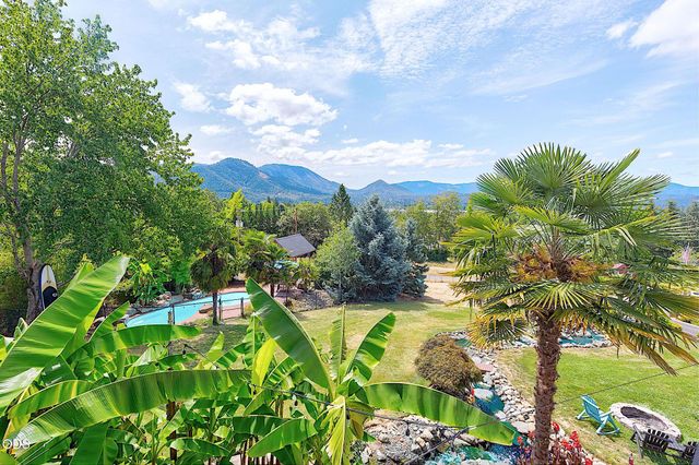 921 NE Beacon Drive, Grants Pass, OR 97526