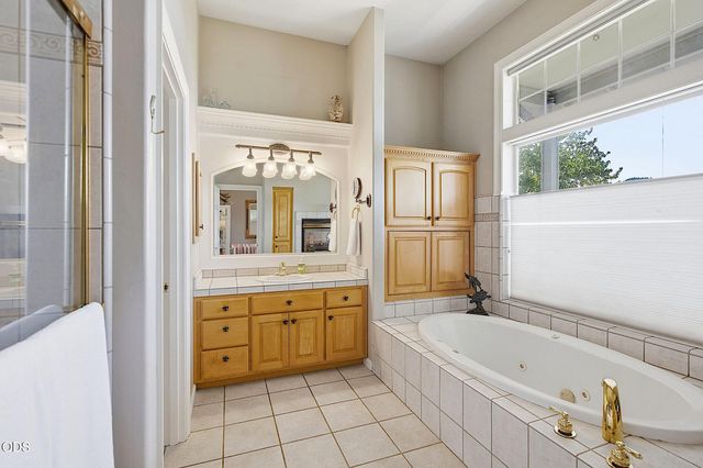 921 NE Beacon Drive, Grants Pass, OR 97526