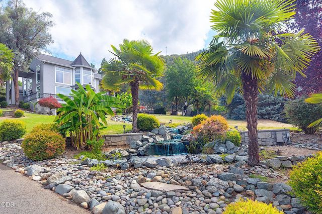 921 NE Beacon Drive, Grants Pass, OR 97526
