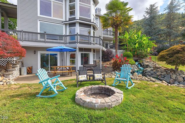 921 NE Beacon Drive, Grants Pass, OR 97526