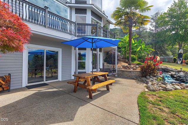 921 NE Beacon Drive, Grants Pass, OR 97526
