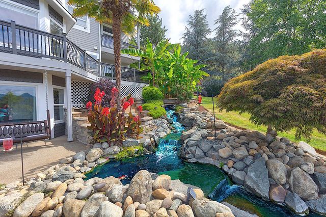 921 NE Beacon Drive, Grants Pass, OR 97526