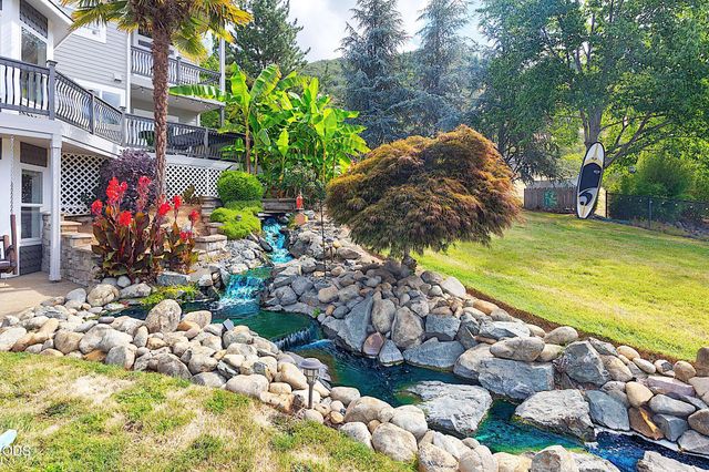 921 NE Beacon Drive, Grants Pass, OR 97526