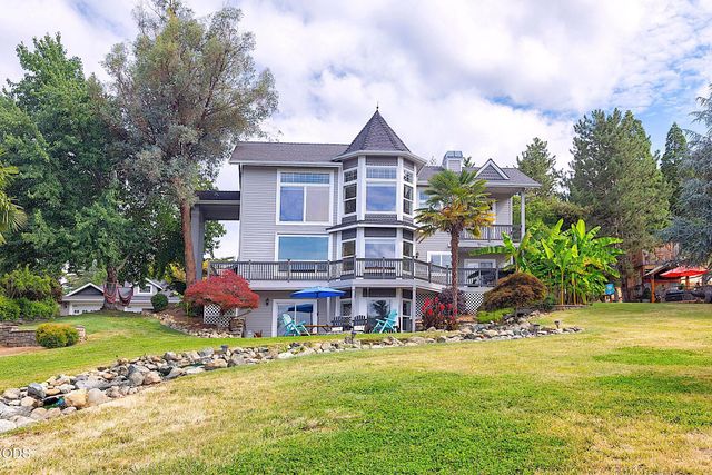 921 NE Beacon Drive, Grants Pass, OR 97526