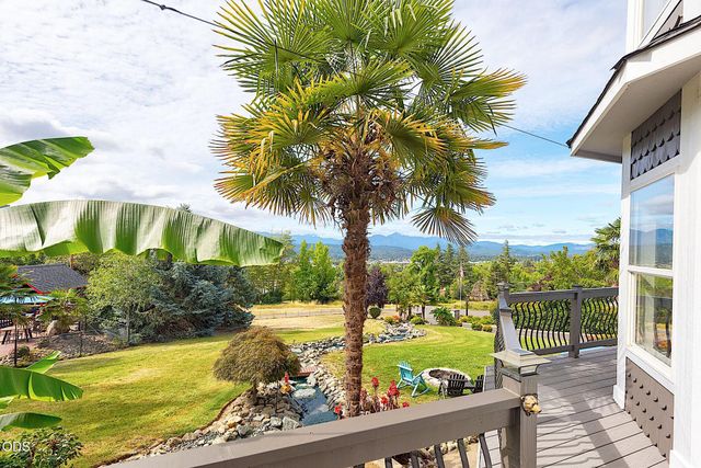 921 NE Beacon Drive, Grants Pass, OR 97526