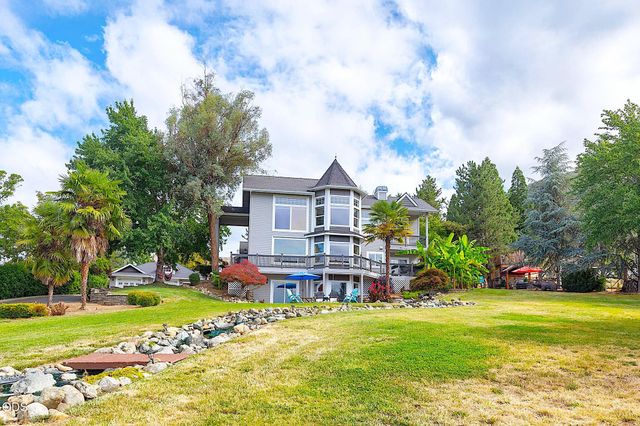 921 NE Beacon Drive, Grants Pass, OR 97526