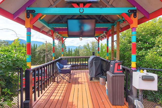 921 NE Beacon Drive, Grants Pass, OR 97526