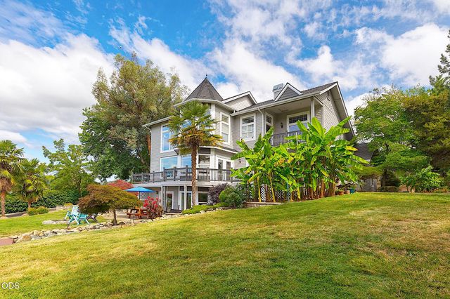921 NE Beacon Drive, Grants Pass, OR 97526