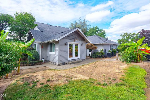 921 NE Beacon Drive, Grants Pass, OR 97526