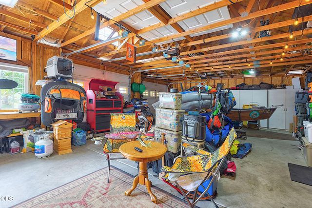 921 NE Beacon Drive, Grants Pass, OR 97526