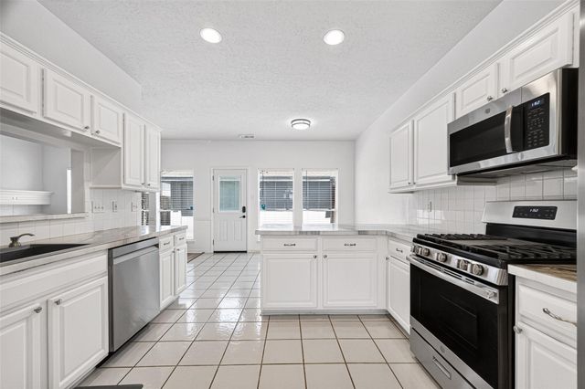 1253 El Camino Village Drive, Webster, TX 77058