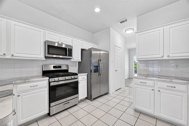 1253 El Camino Village Drive, Webster, TX 77058