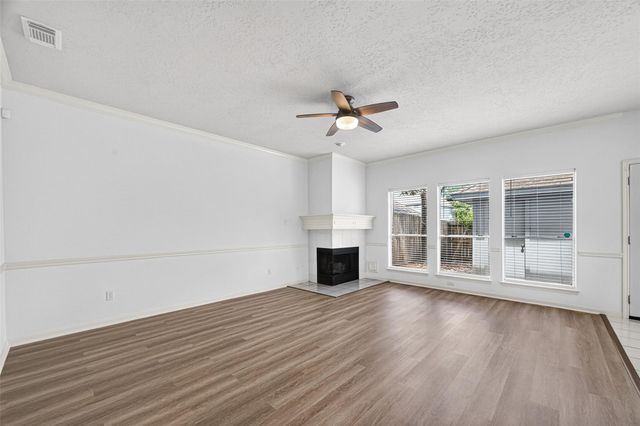 1253 El Camino Village Drive, Webster, TX 77058
