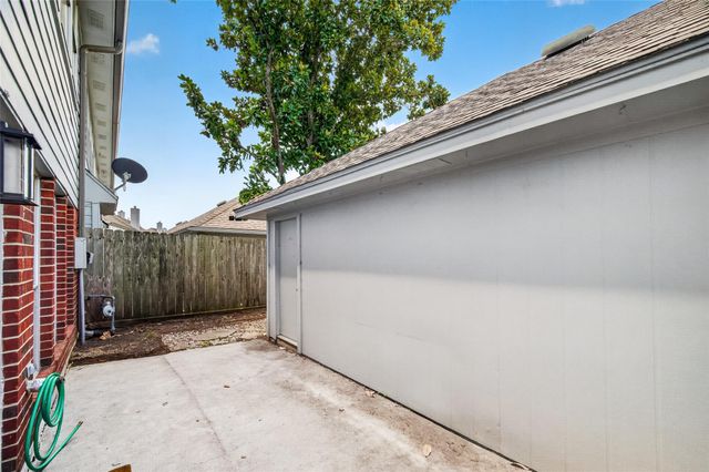 1253 El Camino Village Drive, Webster, TX 77058