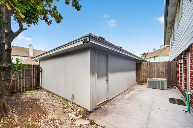 1253 El Camino Village Drive, Webster, TX 77058