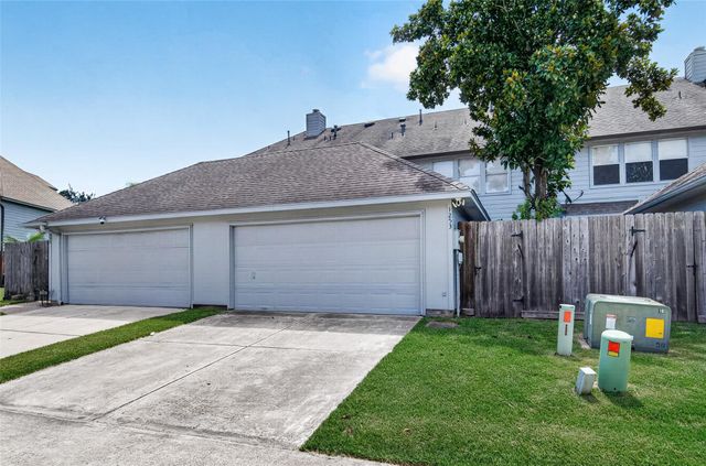 1253 El Camino Village Drive, Webster, TX 77058