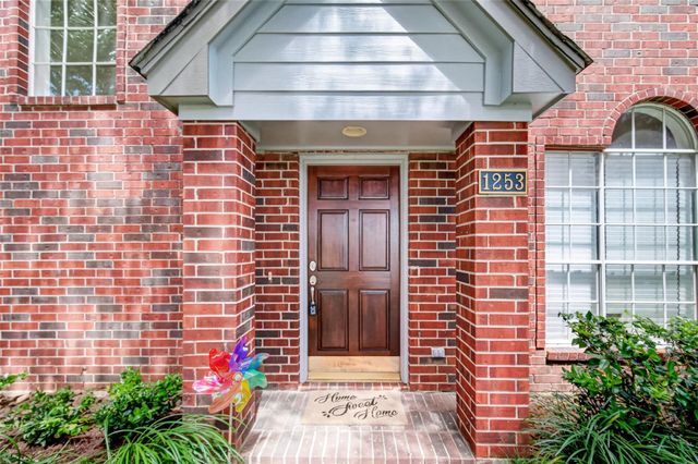 1253 El Camino Village Drive, Webster, TX 77058