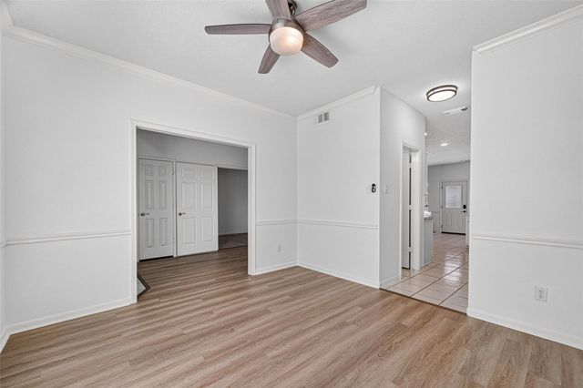1253 El Camino Village Drive, Webster, TX 77058